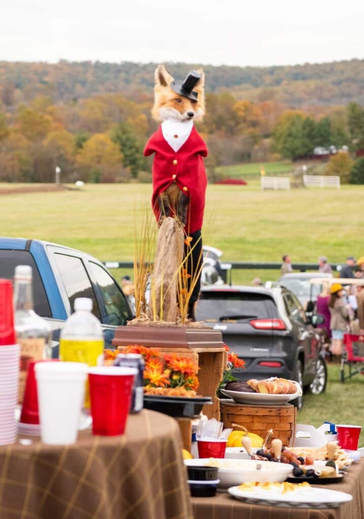 Virginia Gold Cup fox hunt decor, Image: © Wine & Country Life