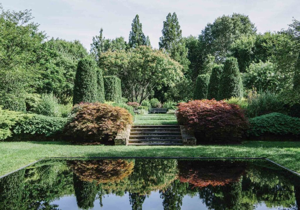 historic waterperry exterior garden pond