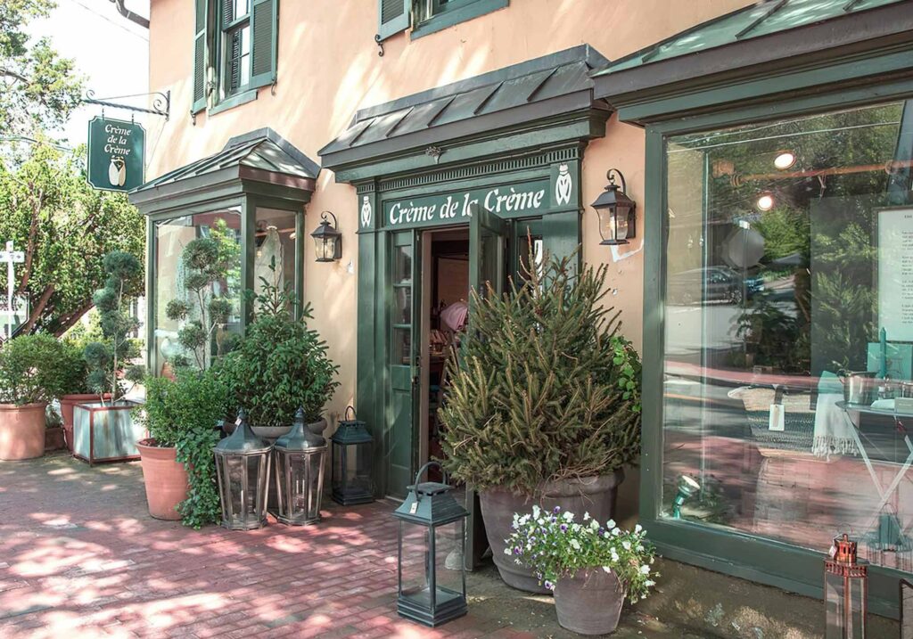 Exterior shot of the Creme de la Creme shop in Middleburg, Virginia